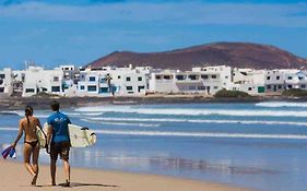 Famara, Apto. En Zona Tranquila A 200M Del Mar.
