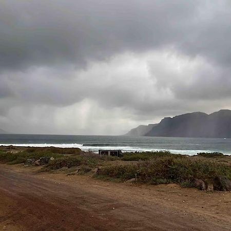 Famara, Apto. En Zona Tranquila A 200M Del Mar. Appartamento Esterno foto