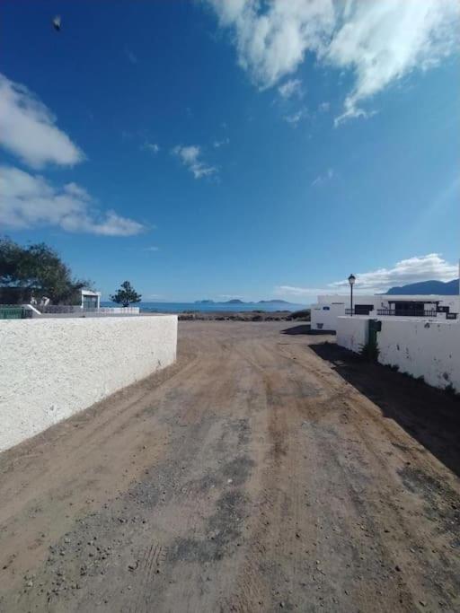 Famara, Apto. En Zona Tranquila A 200M Del Mar. Appartamento Esterno foto