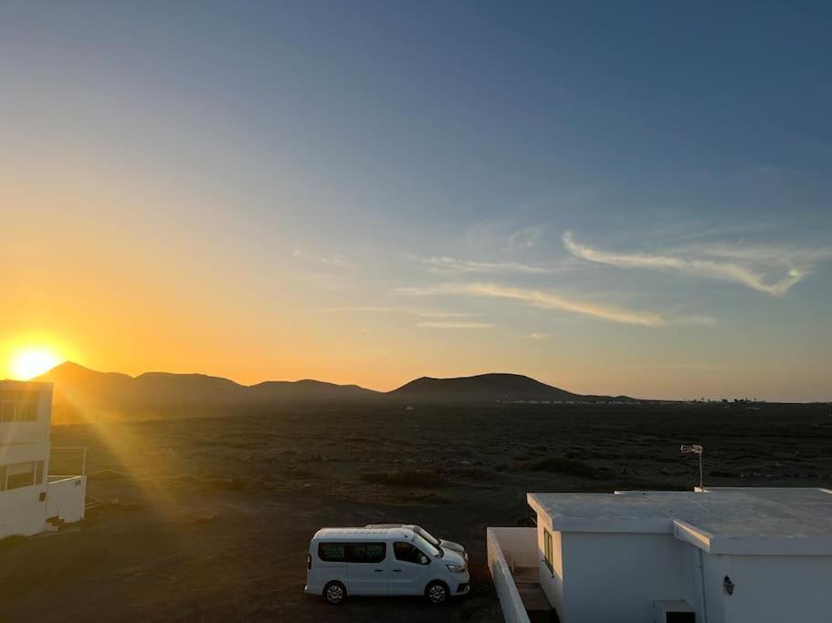 Famara, Apto. En Zona Tranquila A 200M Del Mar. Appartamento Esterno foto